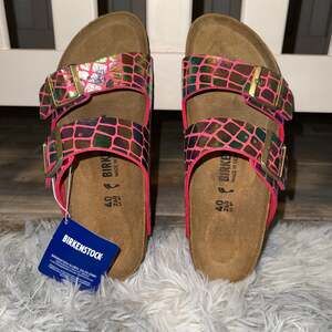 BIRKENSTOCK Arizona BS Gator Gleam Raspberry Narrow Slides